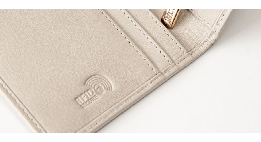 Jasny portfel z RFID