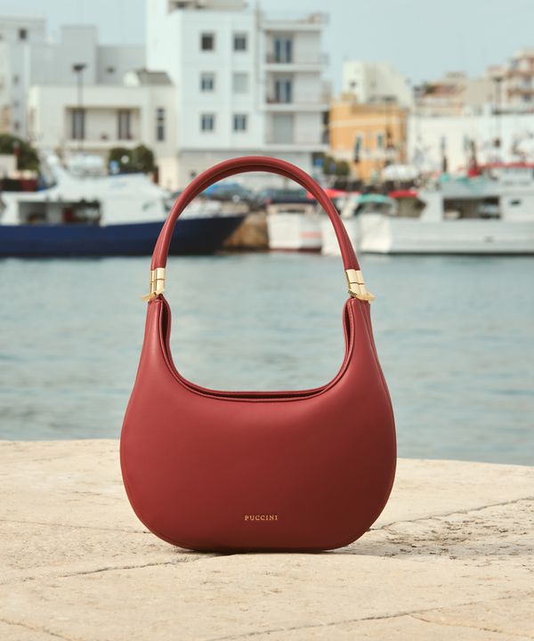 Nowoczesna torebka do noszenia na cztery sposoby czerwona