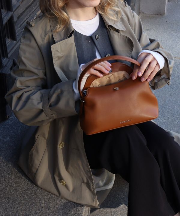 Torebka damska typu kuferek mała brązowa