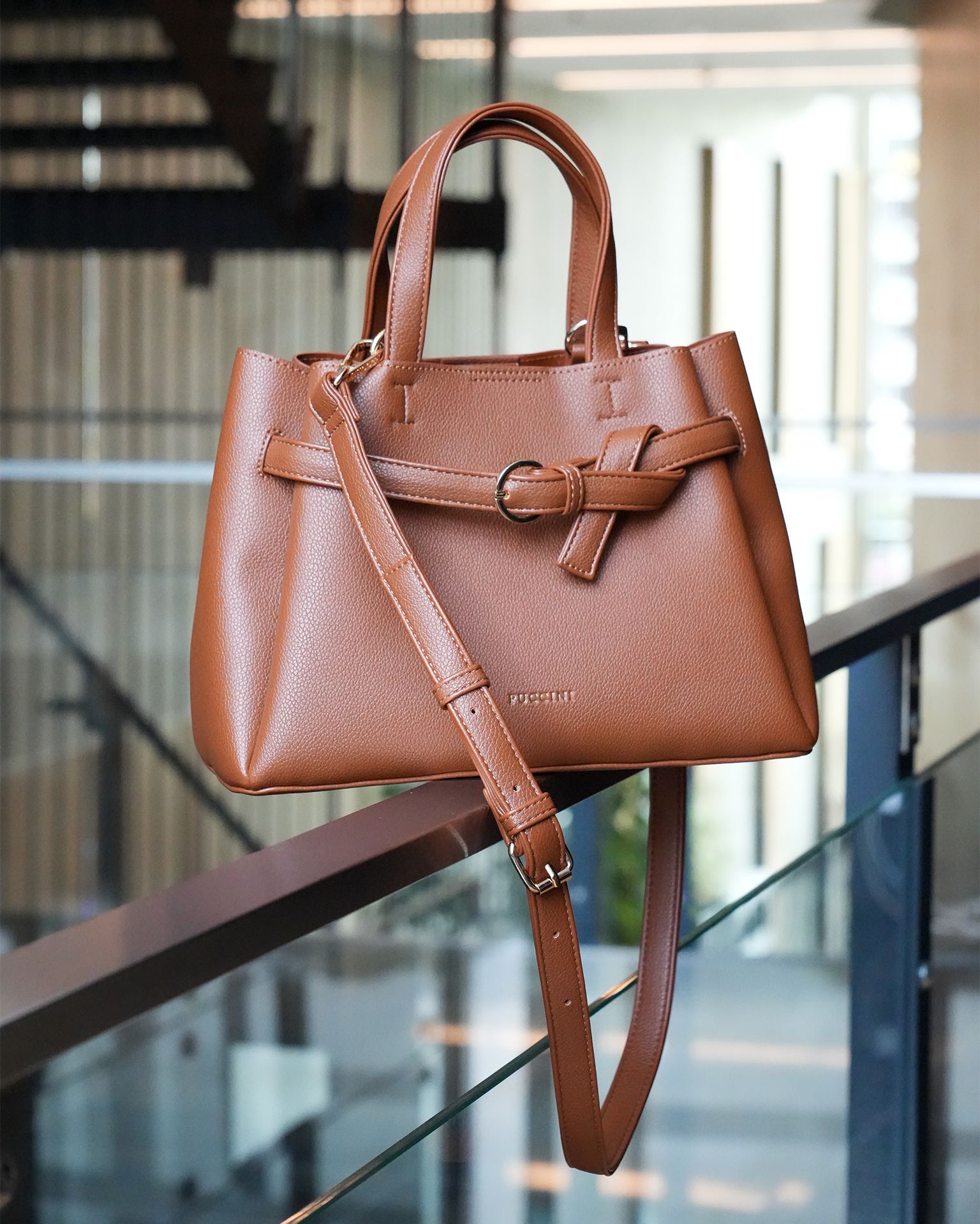 Torebka damska kuferek mała ze skóry ekologicznej brązowa