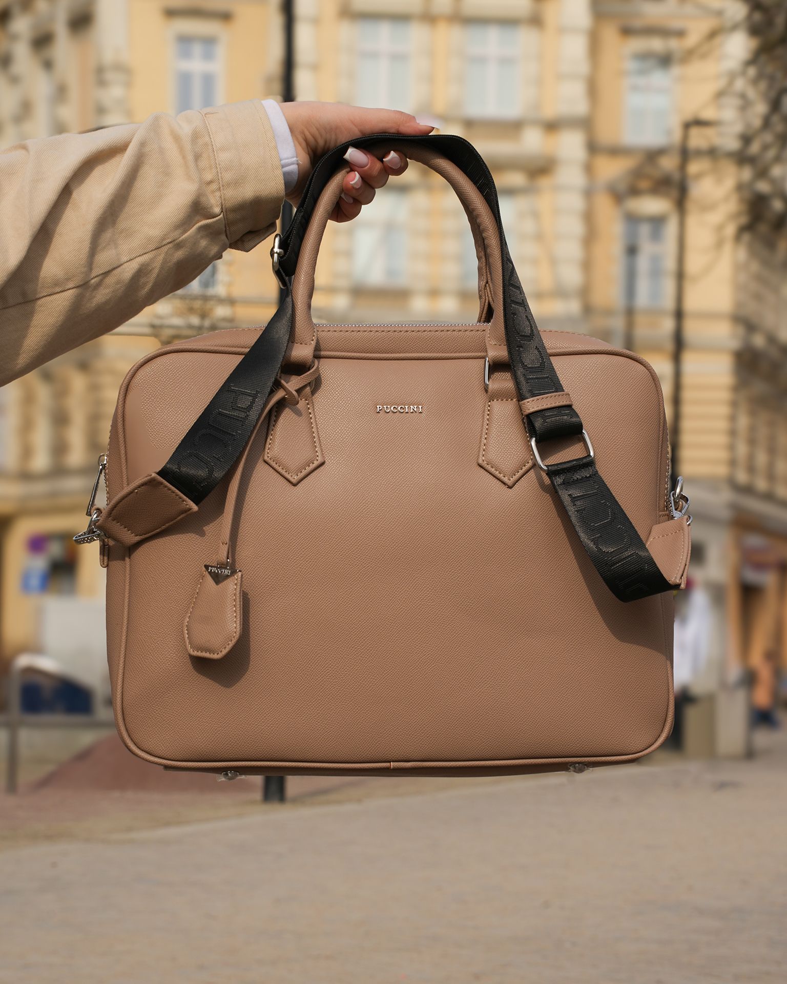 Damska torba na laptopa 15 cali z odpinanym paskiem beżowa