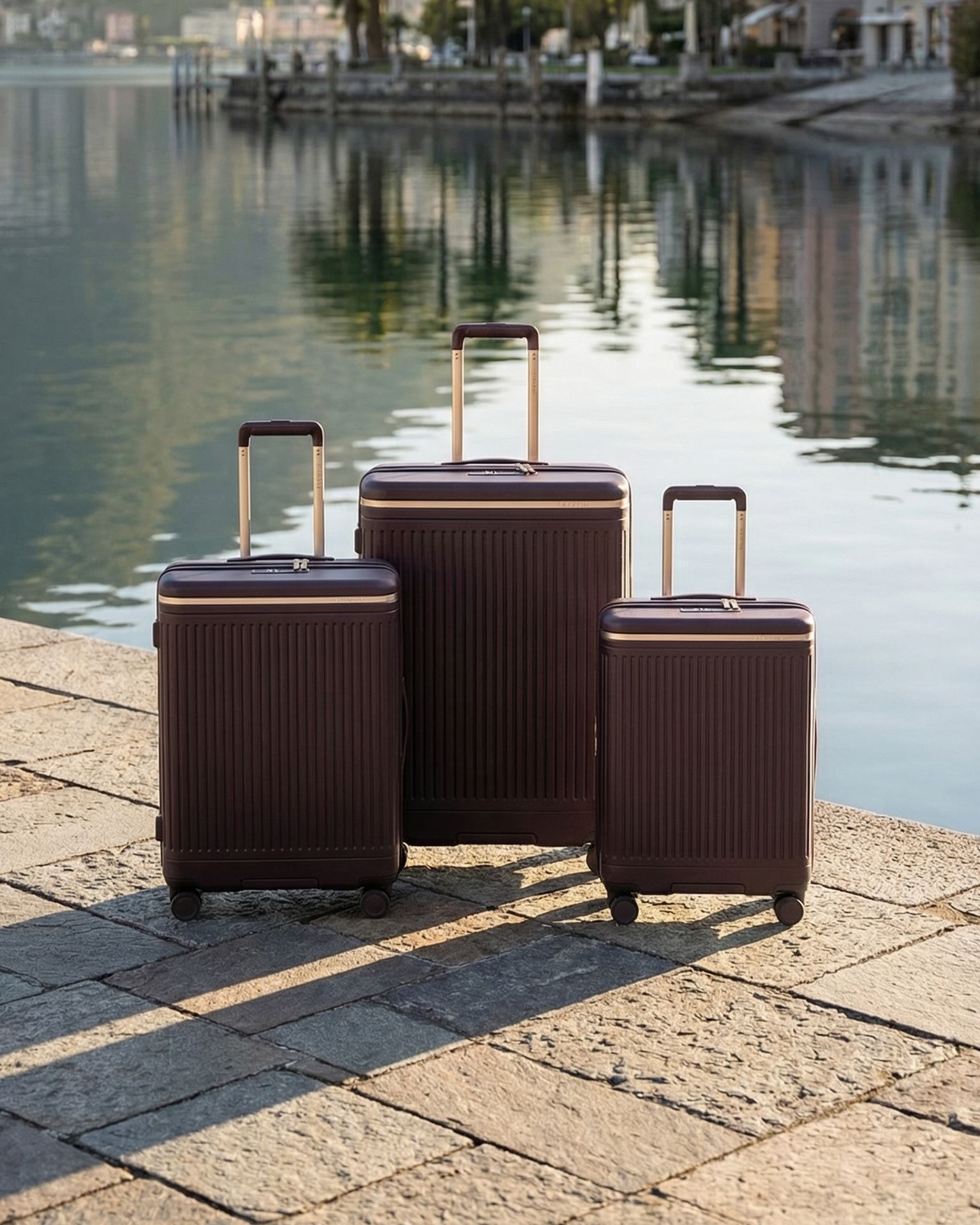 Walizka średnia z poliwęglanu brązowa