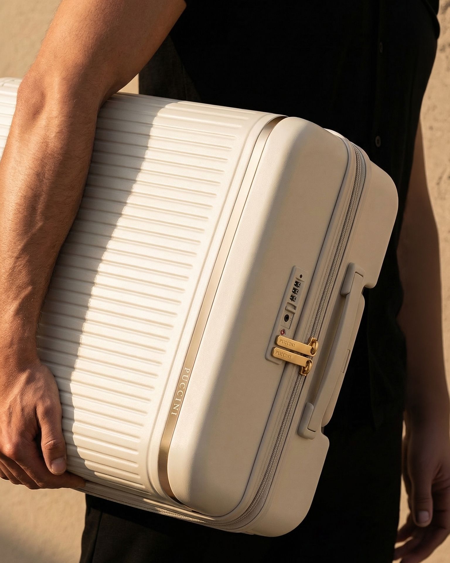 Walizka kabinowa z poliwęglanu beżowa