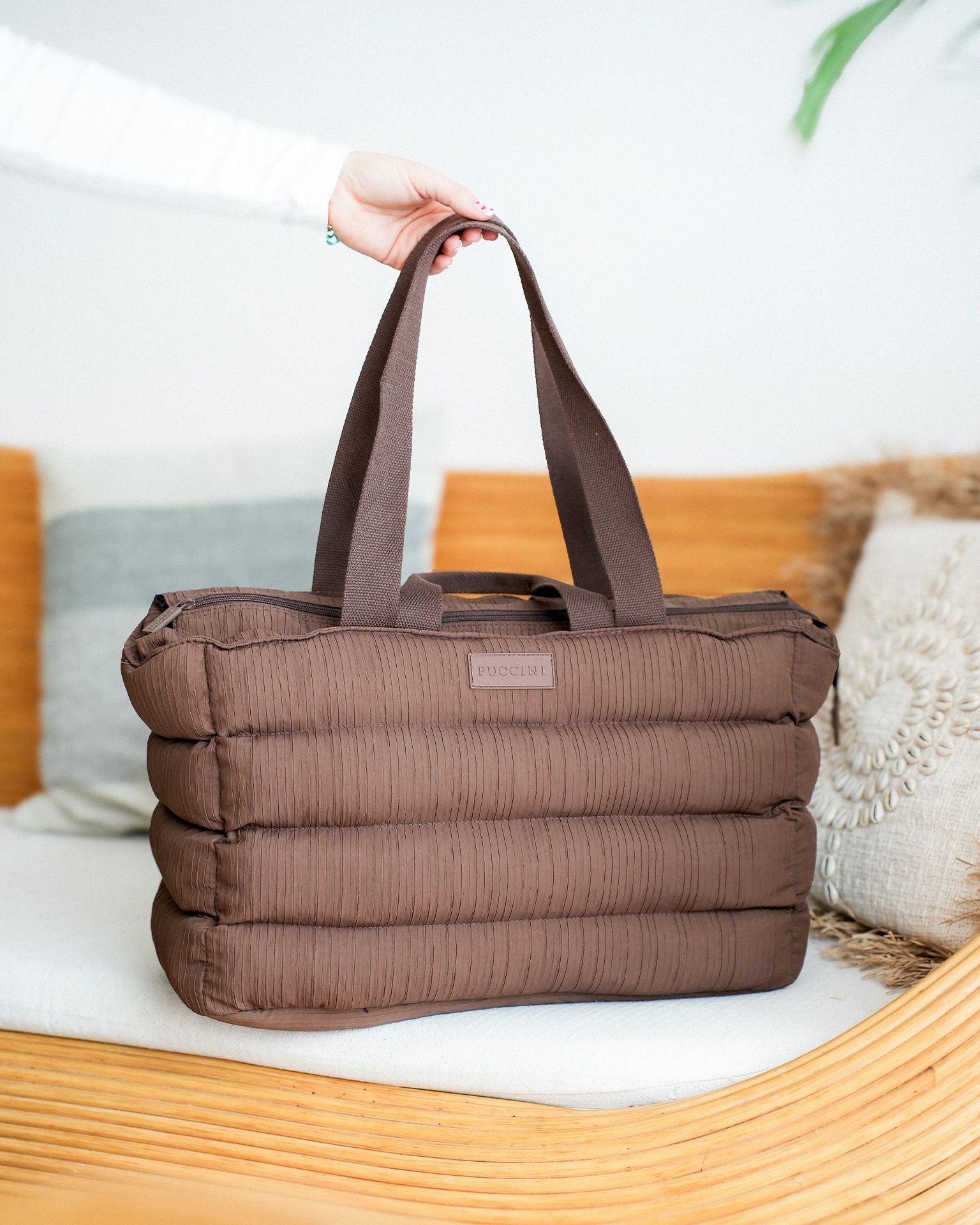 Torba miejska pikowana z kieszenią na laptopa 15,6 cali brązowa