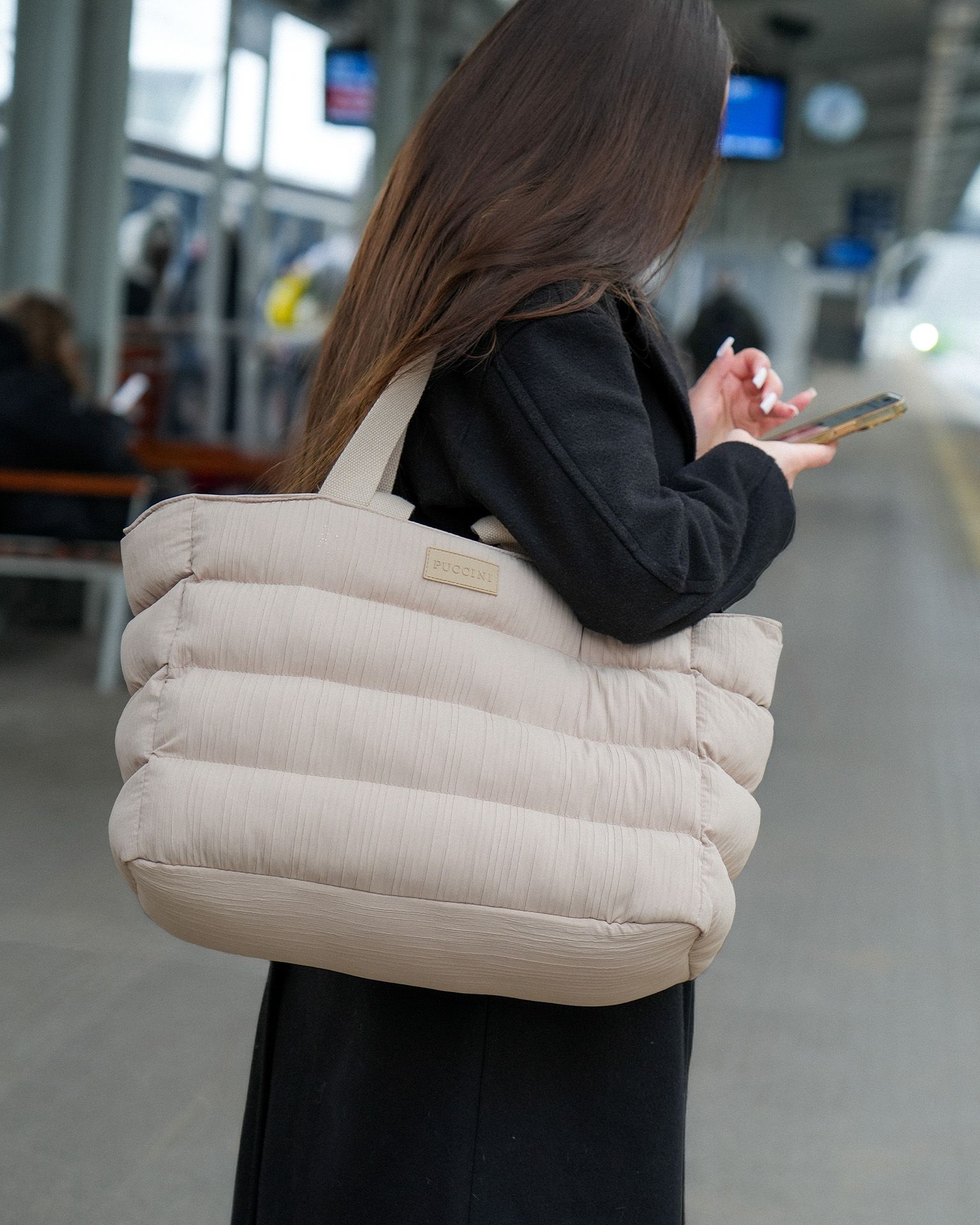 Torba miejska pikowana z kieszenią na laptopa 15,6 cali beżowa