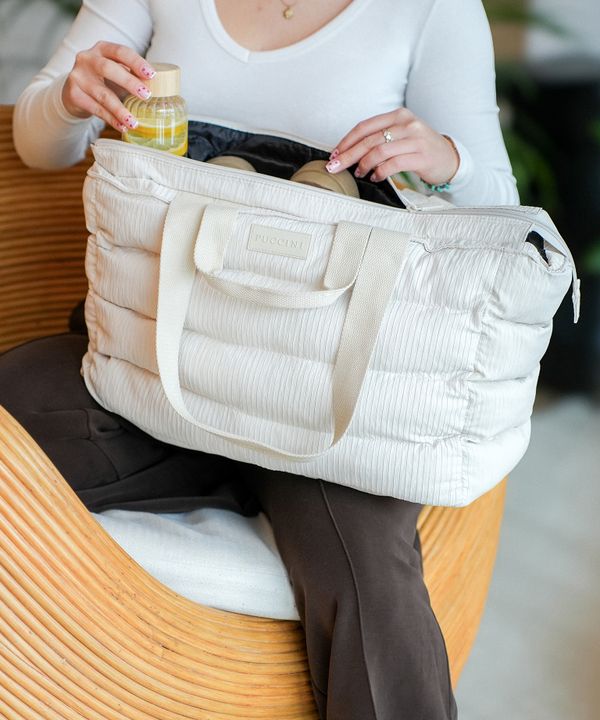 Torba miejska pikowana z kieszenią na laptopa 15,6 cali jasnobeżowa