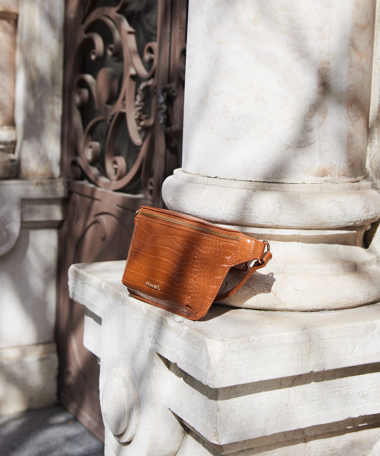 Nerka damska na pasku ze skóry ekologicznej brązowa