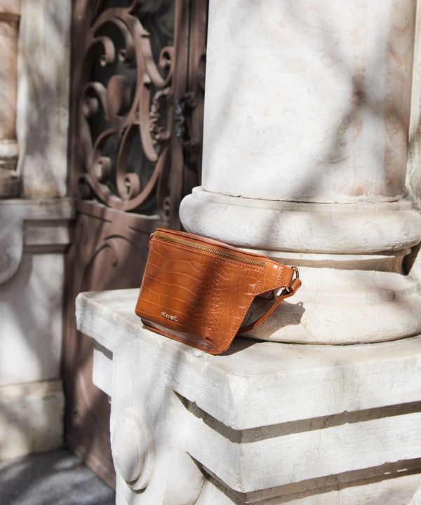 Nerka damska na pasku ze skóry ekologicznej brązowa