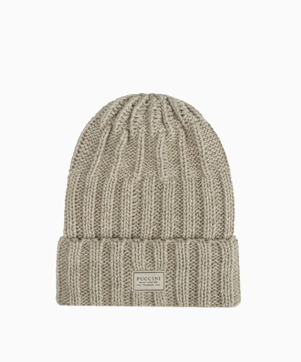 Jasnobrązowa czapka z grubym warkoczowym splotem