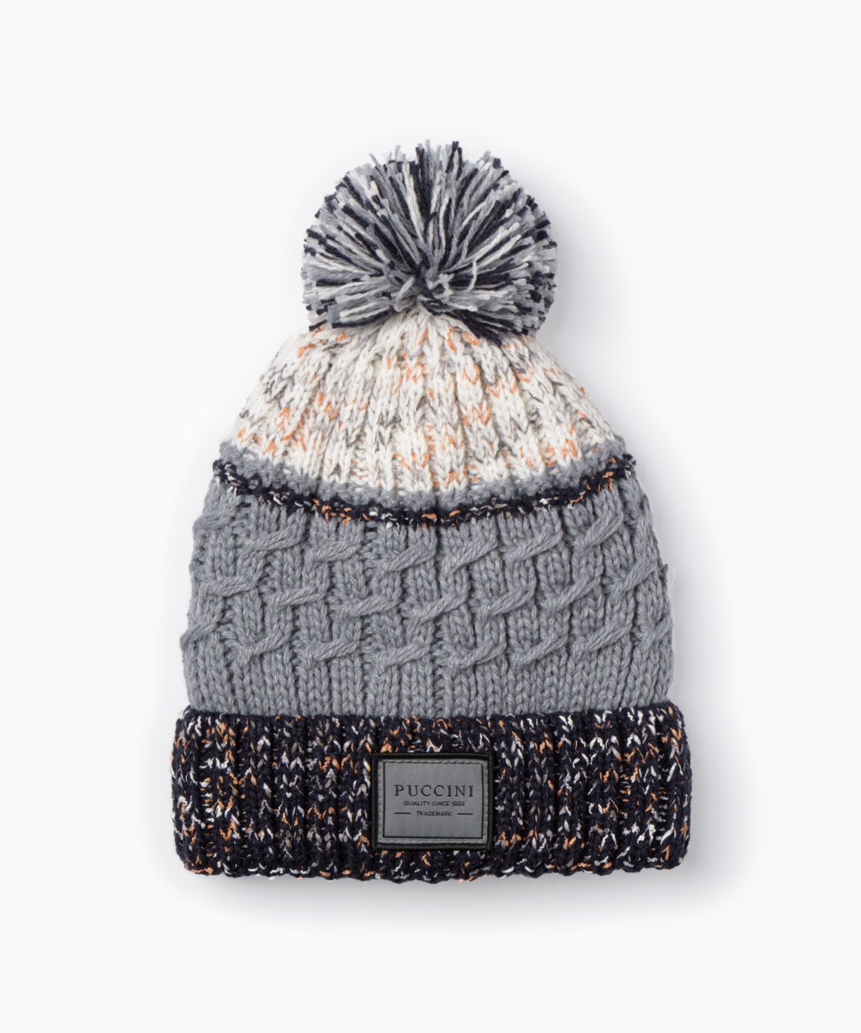  Czapka z pomponem z warkoczowym splotem szara