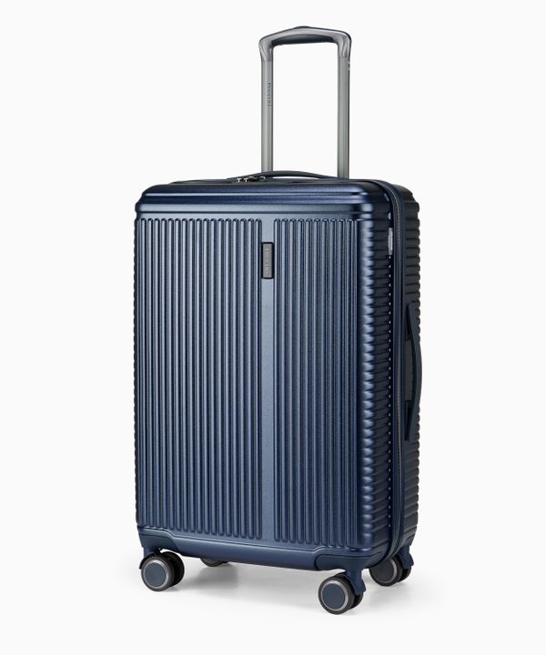 Średnia walizka na kółkach ciemnoniebieska