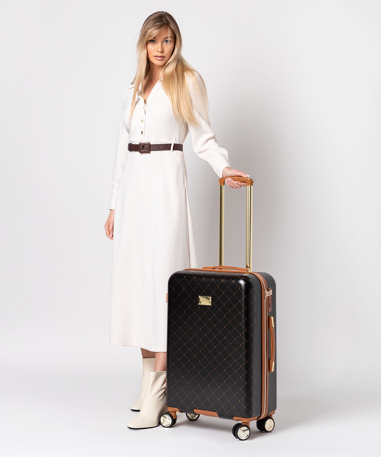 Średnia brązowa walizka monogram