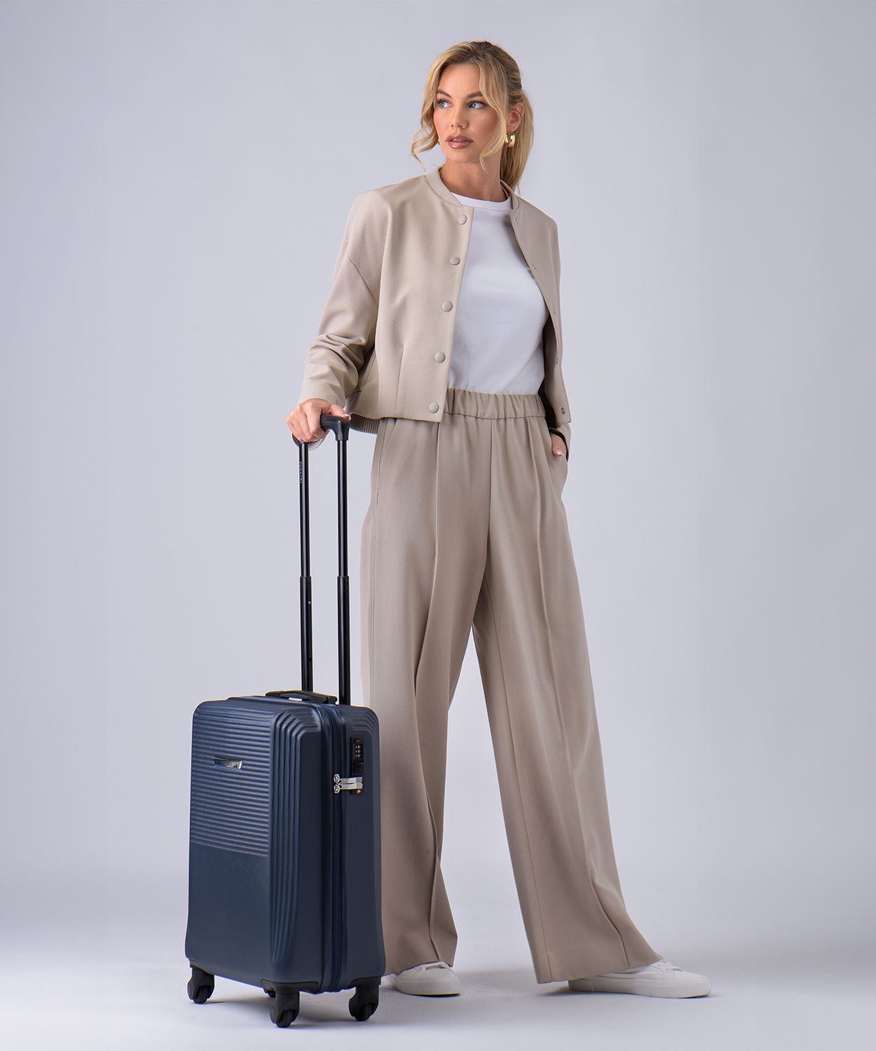 Walizka kabinowa granatowa