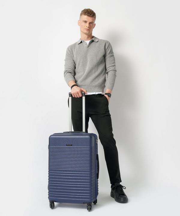 Walizka średnia na 4 kółkach granatowa