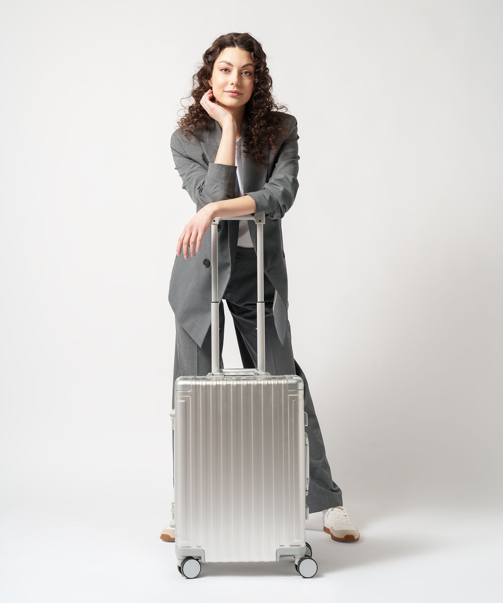 Walizka Aluminiowa Na Kółkach Srebrna 