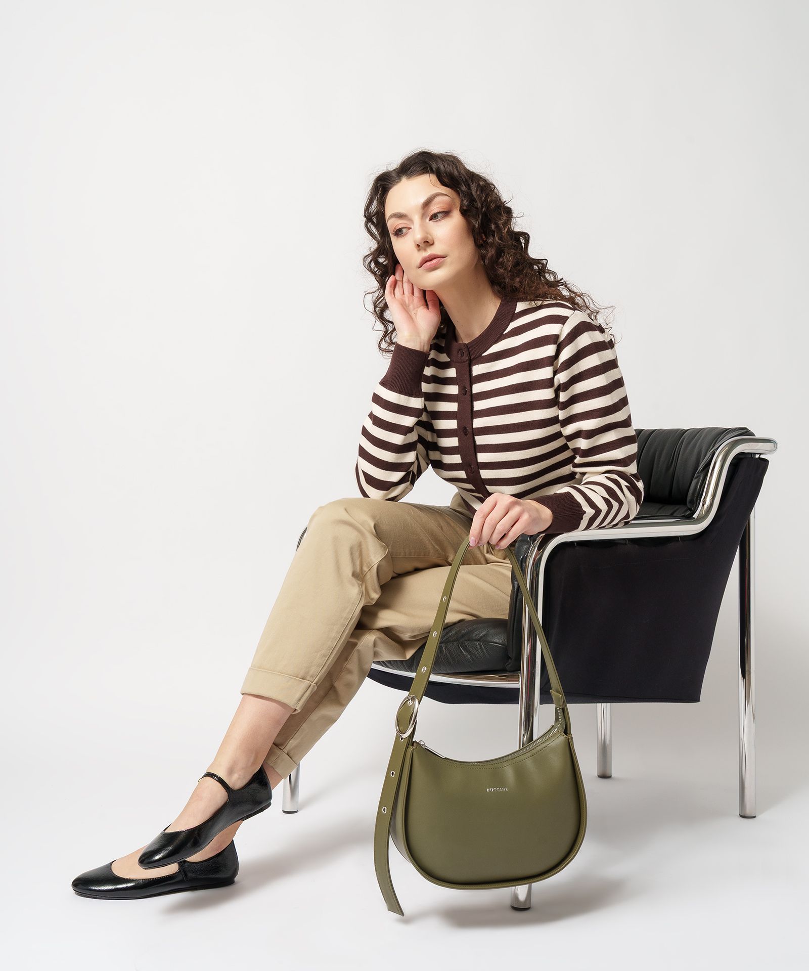 Średniej wielkości torebka damska oliwkowa