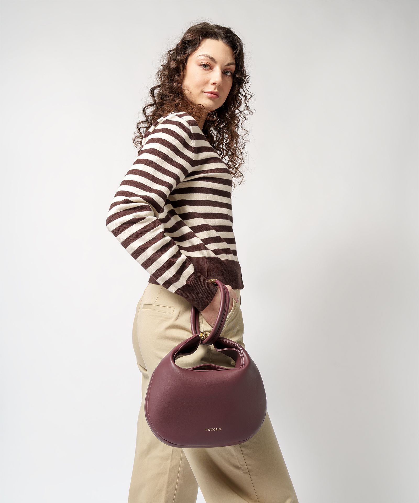 Nowoczesna torebka do noszenia na cztery sposoby bordowa