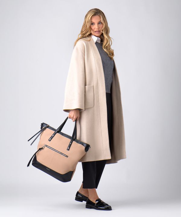Damska torebka z eleganckim wykończeniem beżowa