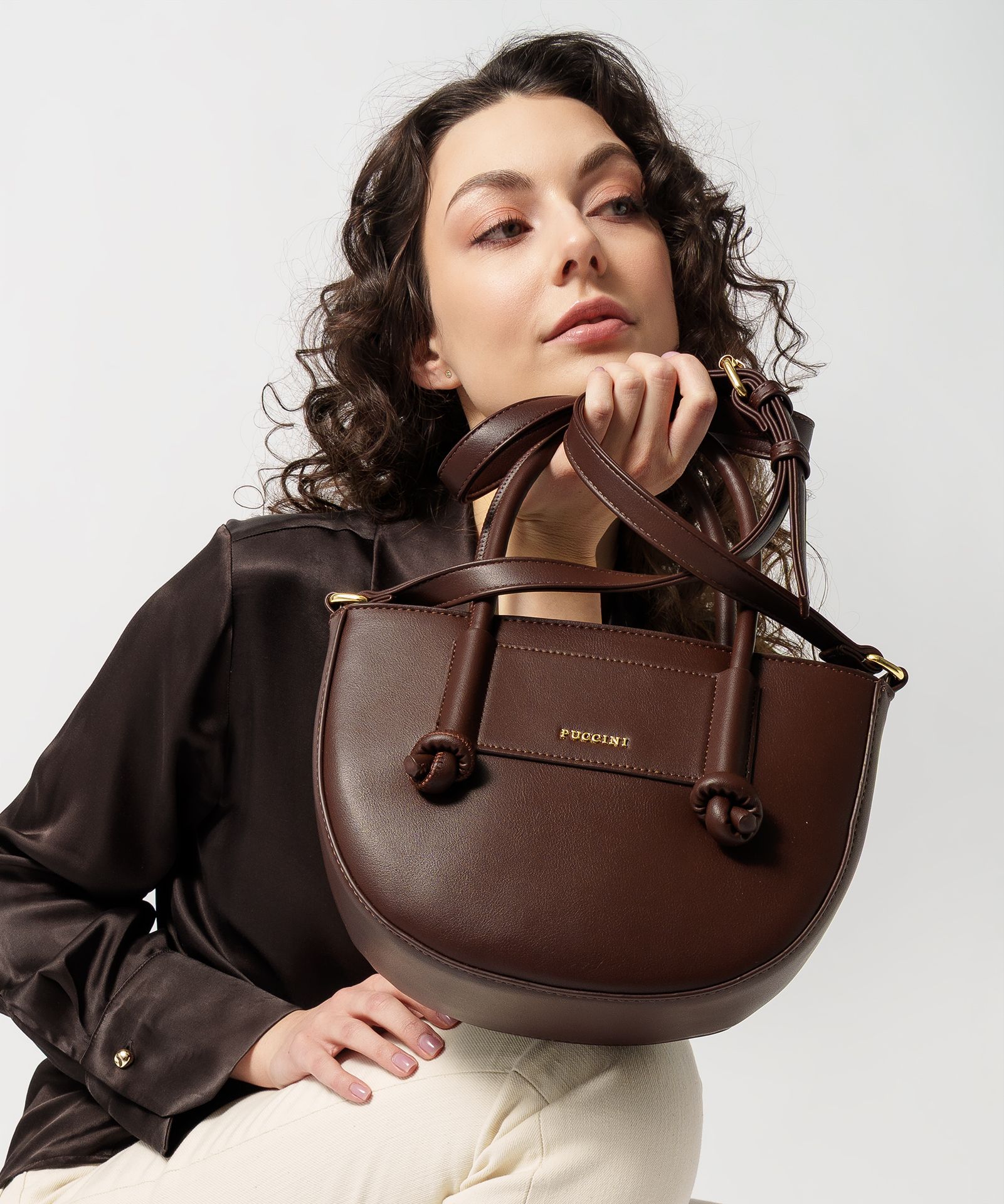 Torebka damska mała crossbody z uchwytami ze skóry ekologicznej brązowa