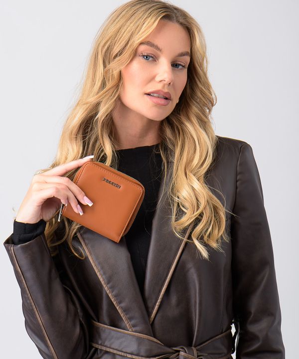 Mały brązowy portfel damski ze skóry ekologicznej