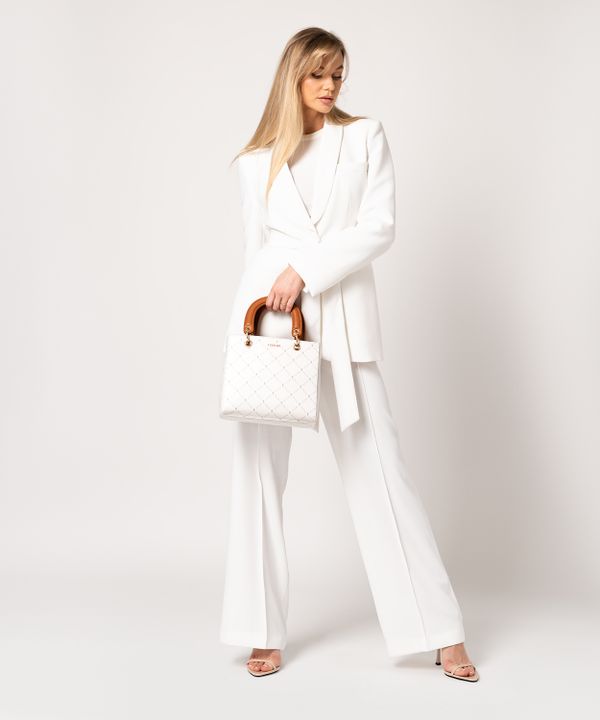 Mała torebka typu kuferek w biały monogram