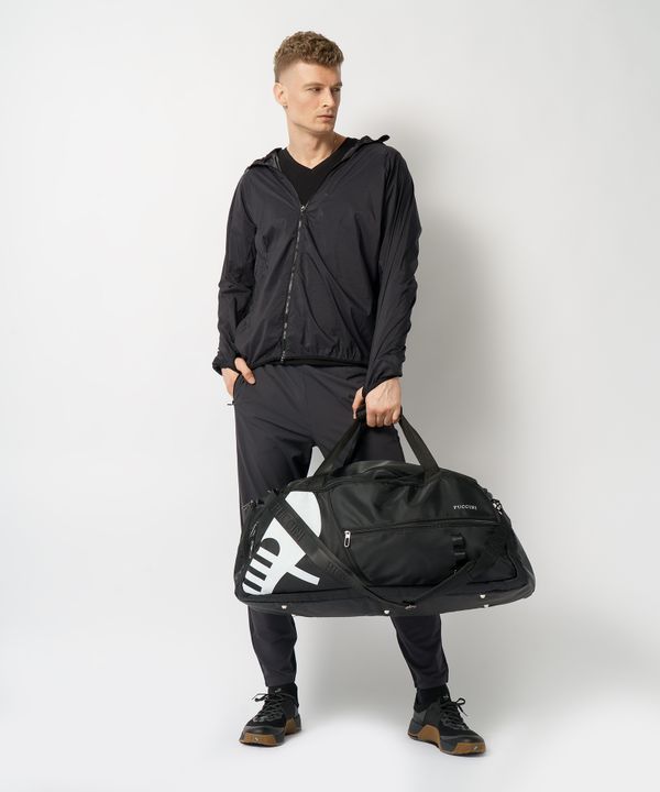 Duża czarna torba sportowa z kieszeniami