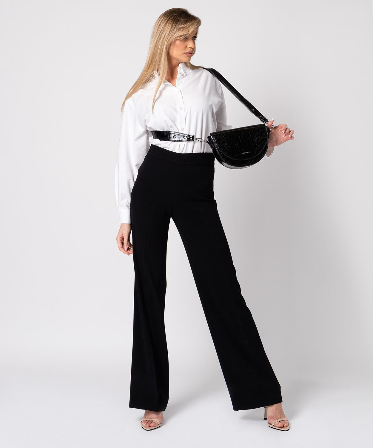 Torebka damska półksiężyc na szerokim pasku czarna