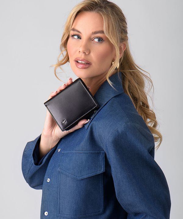 Damski portfel skórzany na zatrzask czarny