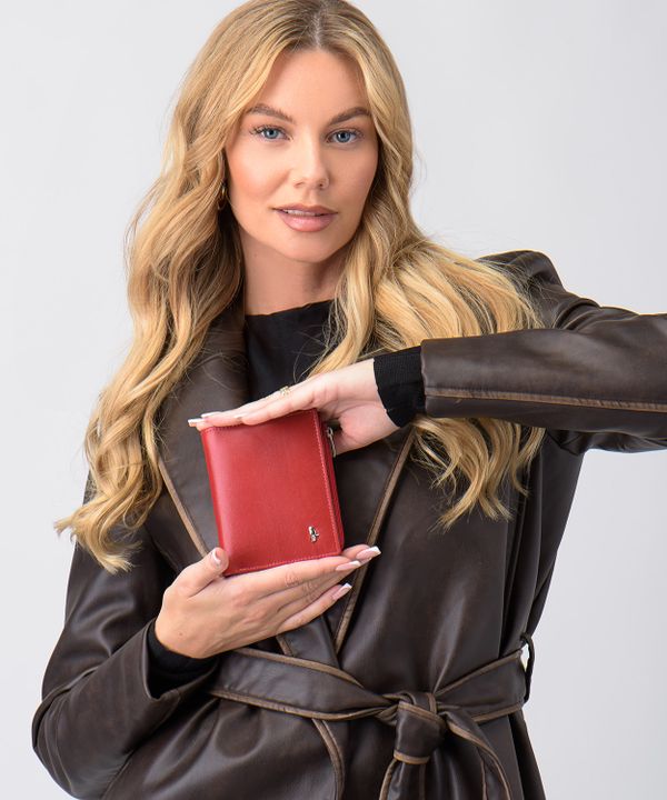 Damski czerwony portfel z zabezpieczeniem RFID