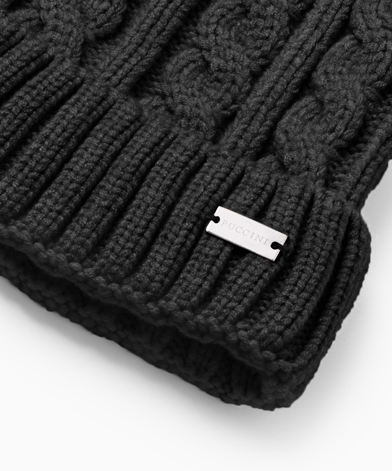 Czapka z pomponem z gęstym warkoczowym splotem czarna