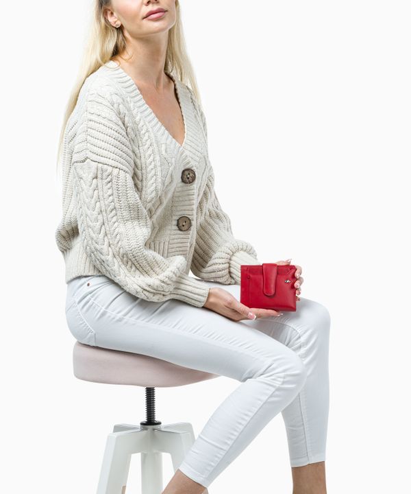 Czerwony portfel damski skórzany z etui na wizytówki