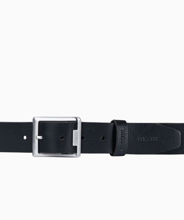 Czarny pasek męski skórzany z widocznymi jarzmami