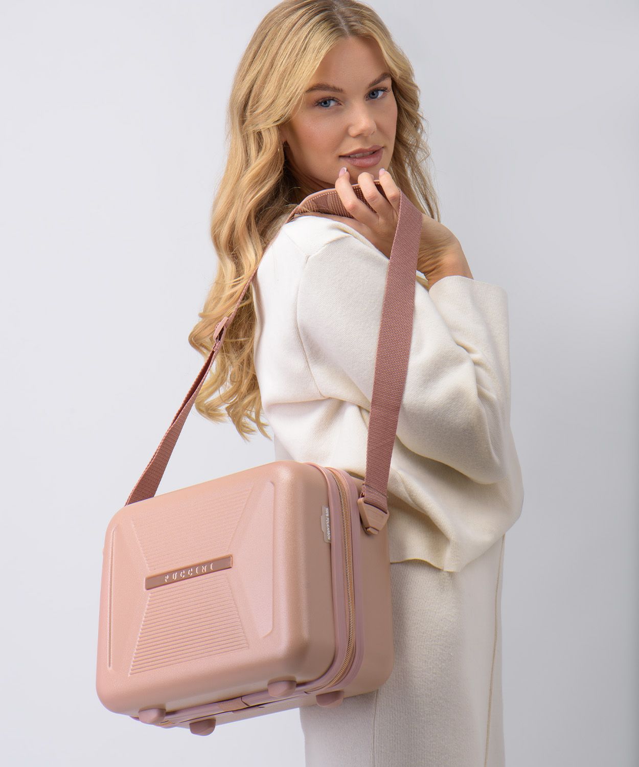 Kuferek podróżny różowy z elementami rose gold