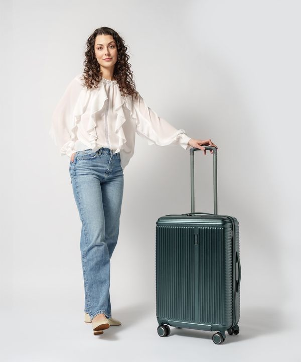 Średnia walizka na kółkach ciemnozielona