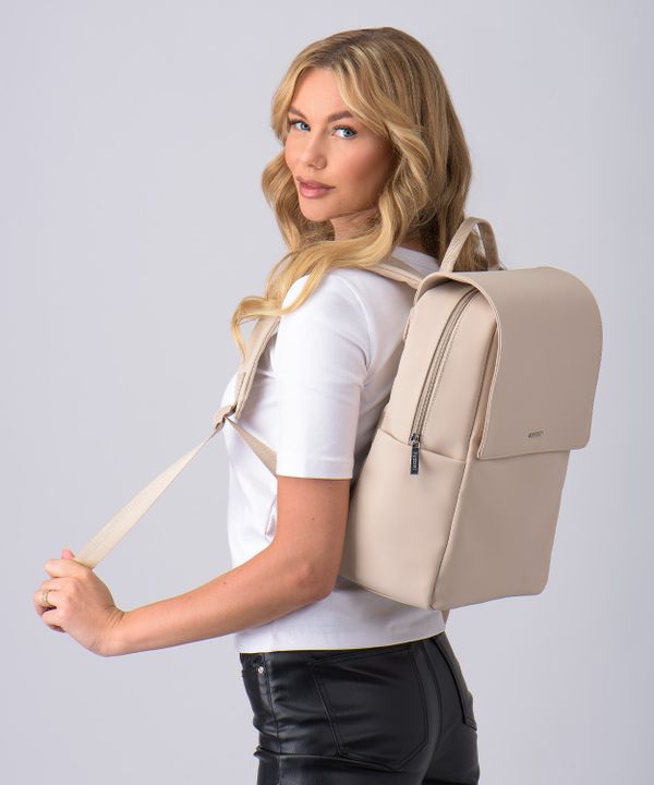 Plecak damski z miękkiej skóry ekologicznej beżowy