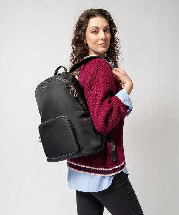 Plecak z kieszenią zewnętrzną