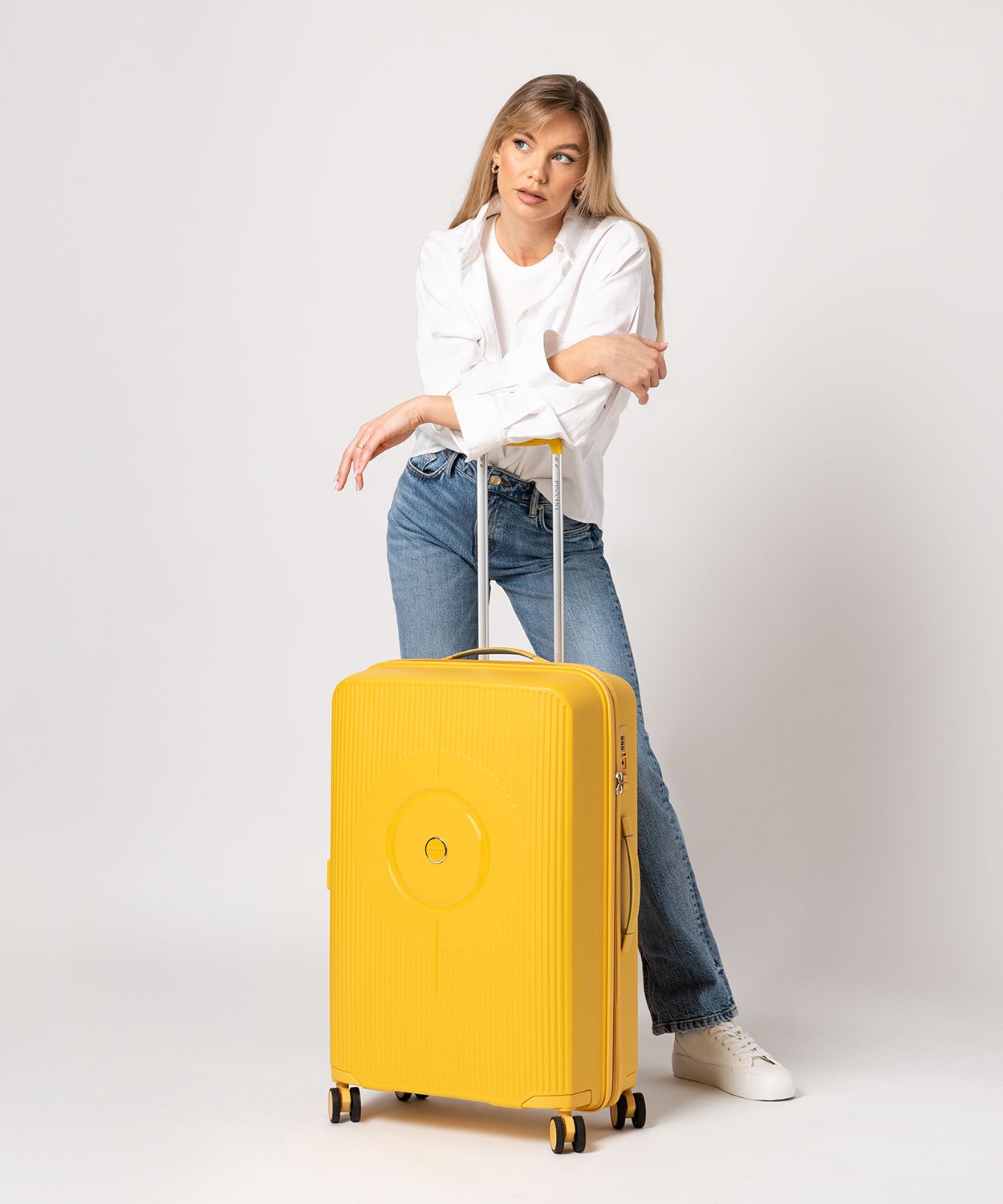 Średnia żółta walizka z polipropylenu z zamkiem szyfrowym TSA