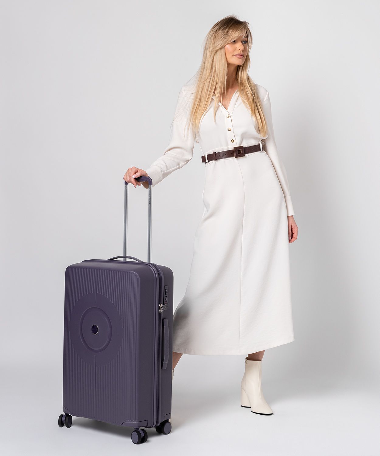 Średnia fioletowa walizka z polipropylenu z zamkiem szyfrowym TSA