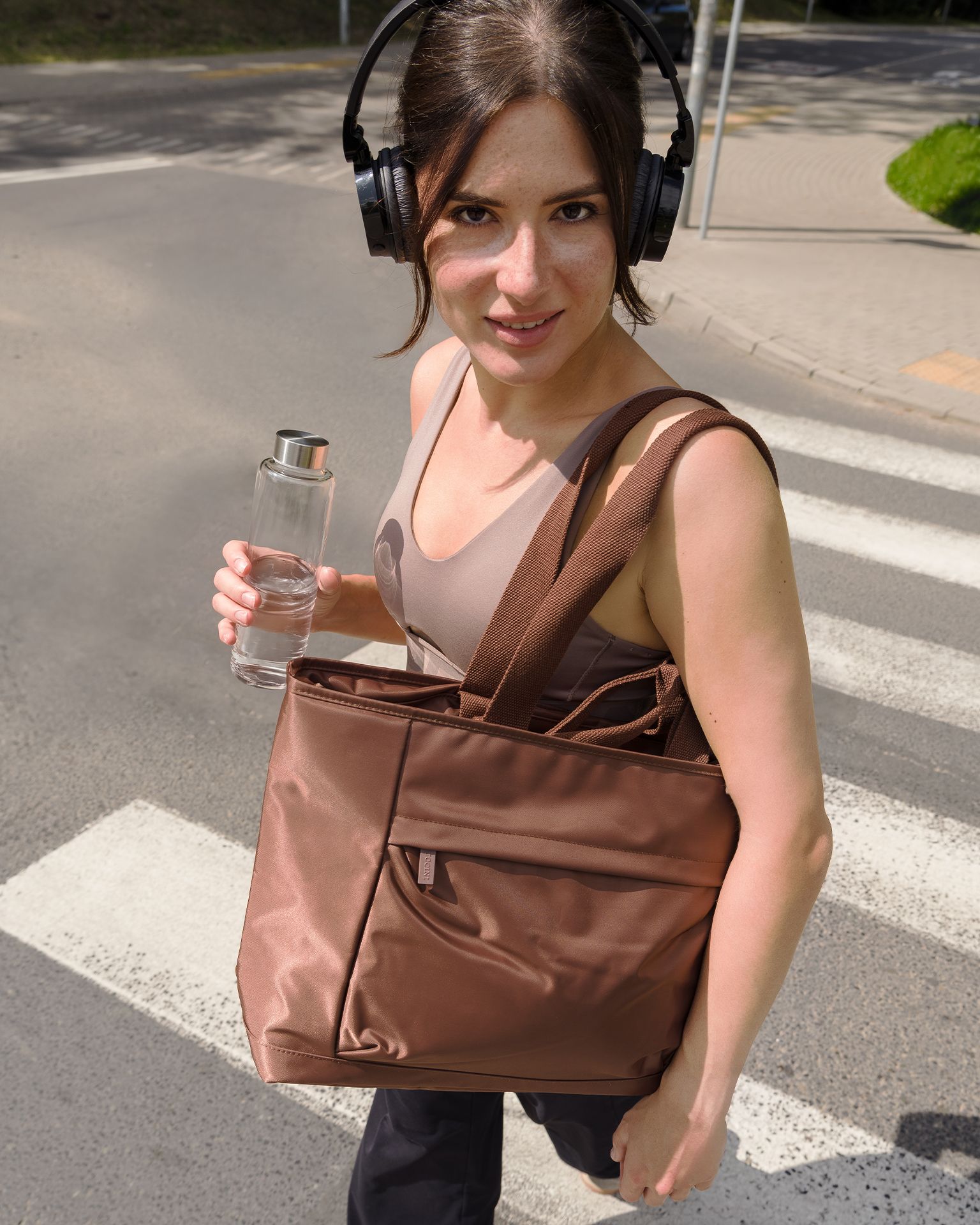 Torba tote z miejscem na laptopa 15,6 cali brązowa