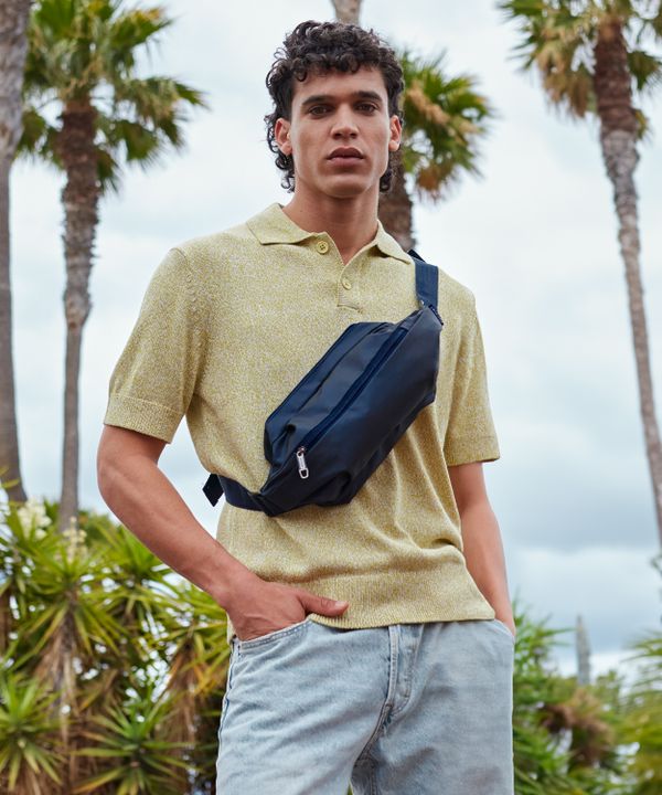 Nerka z miękkiego hydrofobowego materiału granatowa