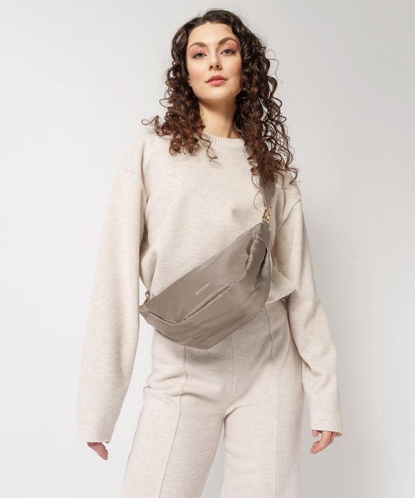 Miękka torebka półksiężyc brązowa