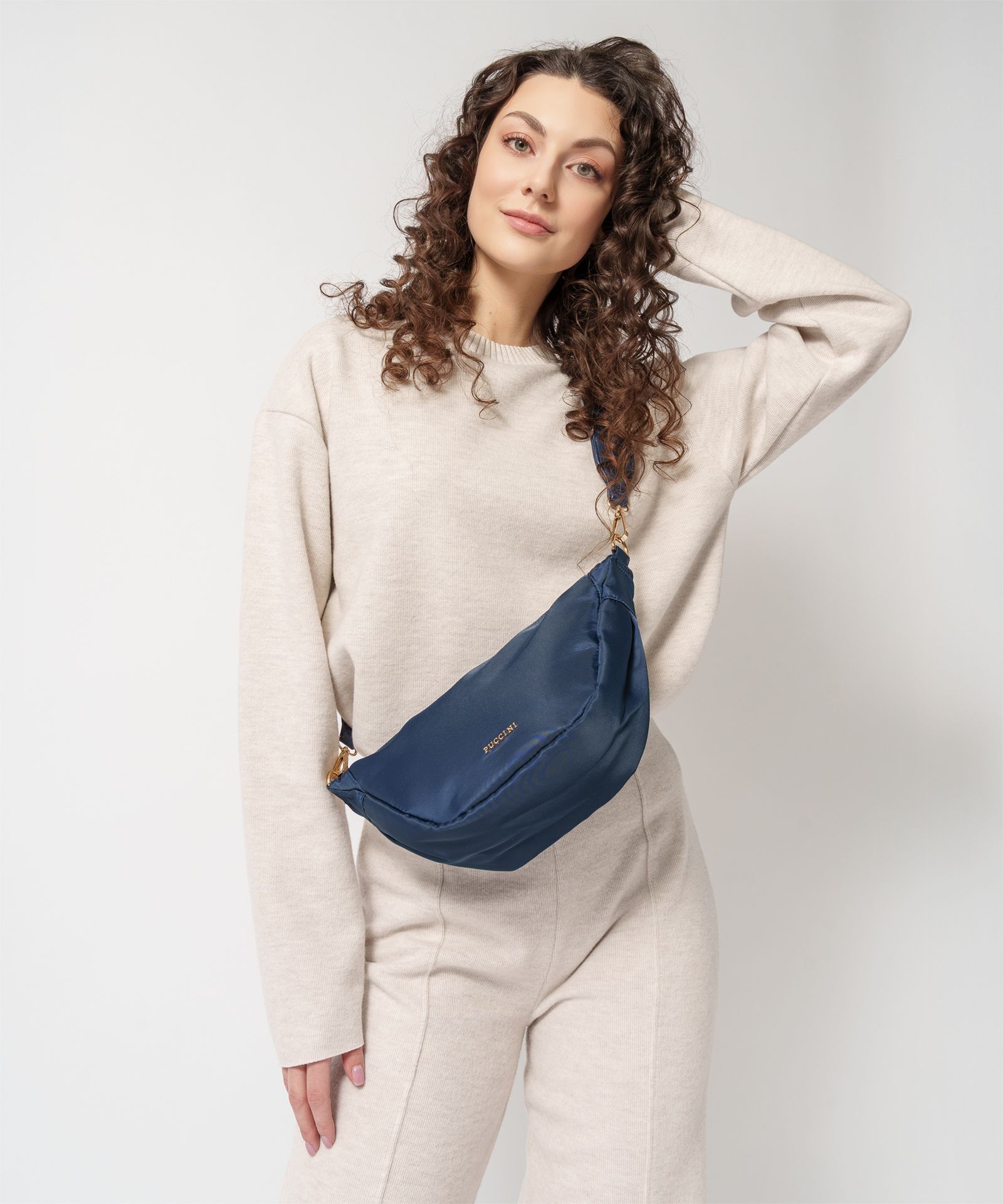 Miękka torebka półksiężyc granatowa