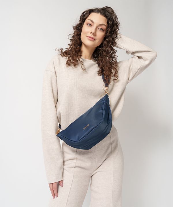 Miękka torebka półksiężyc granatowa