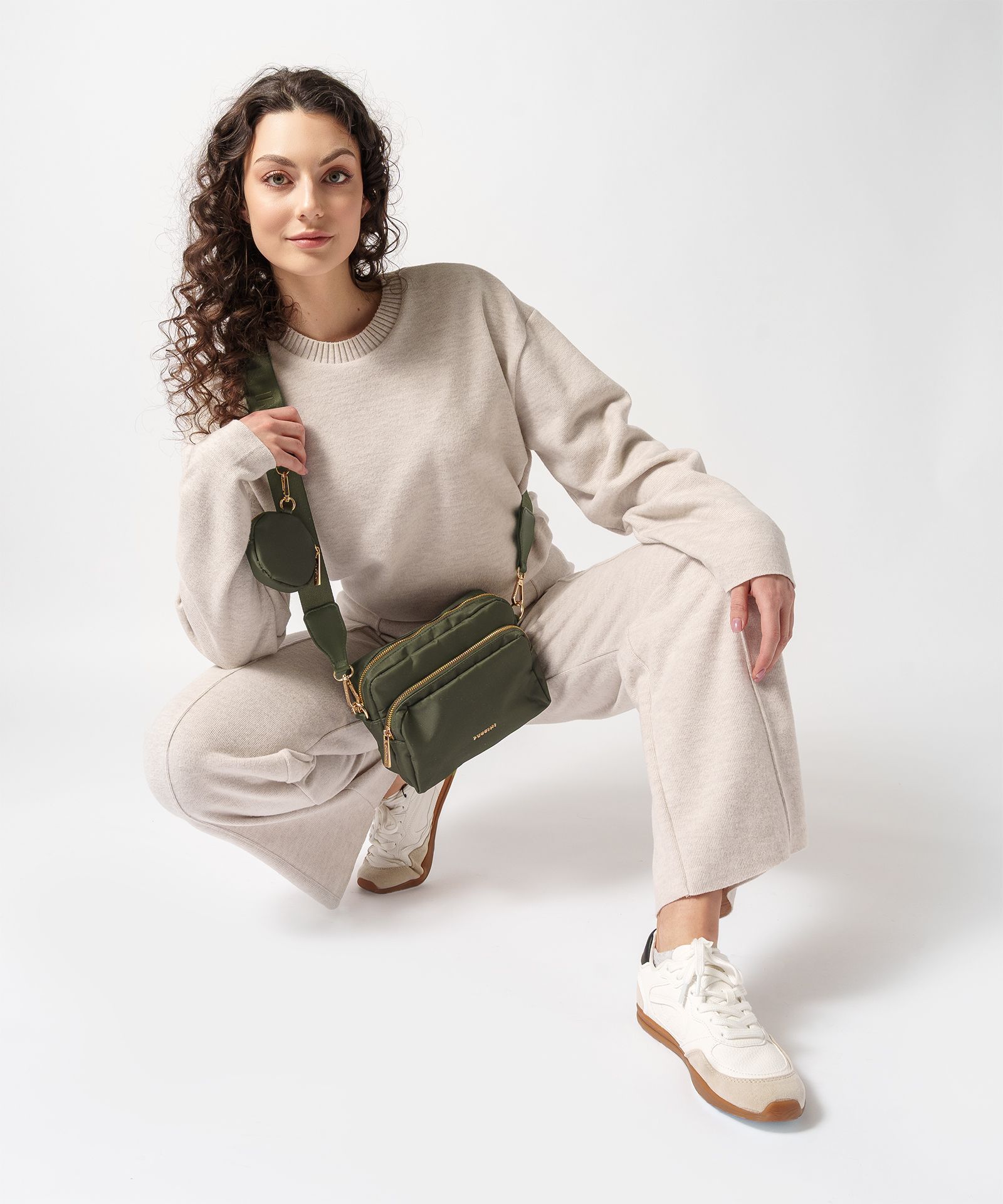 Torebka na szerokim pasku z saszetką zielona