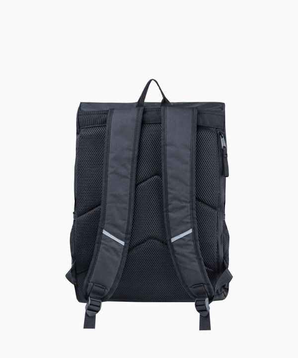 Duży szary plecak z kieszeniami