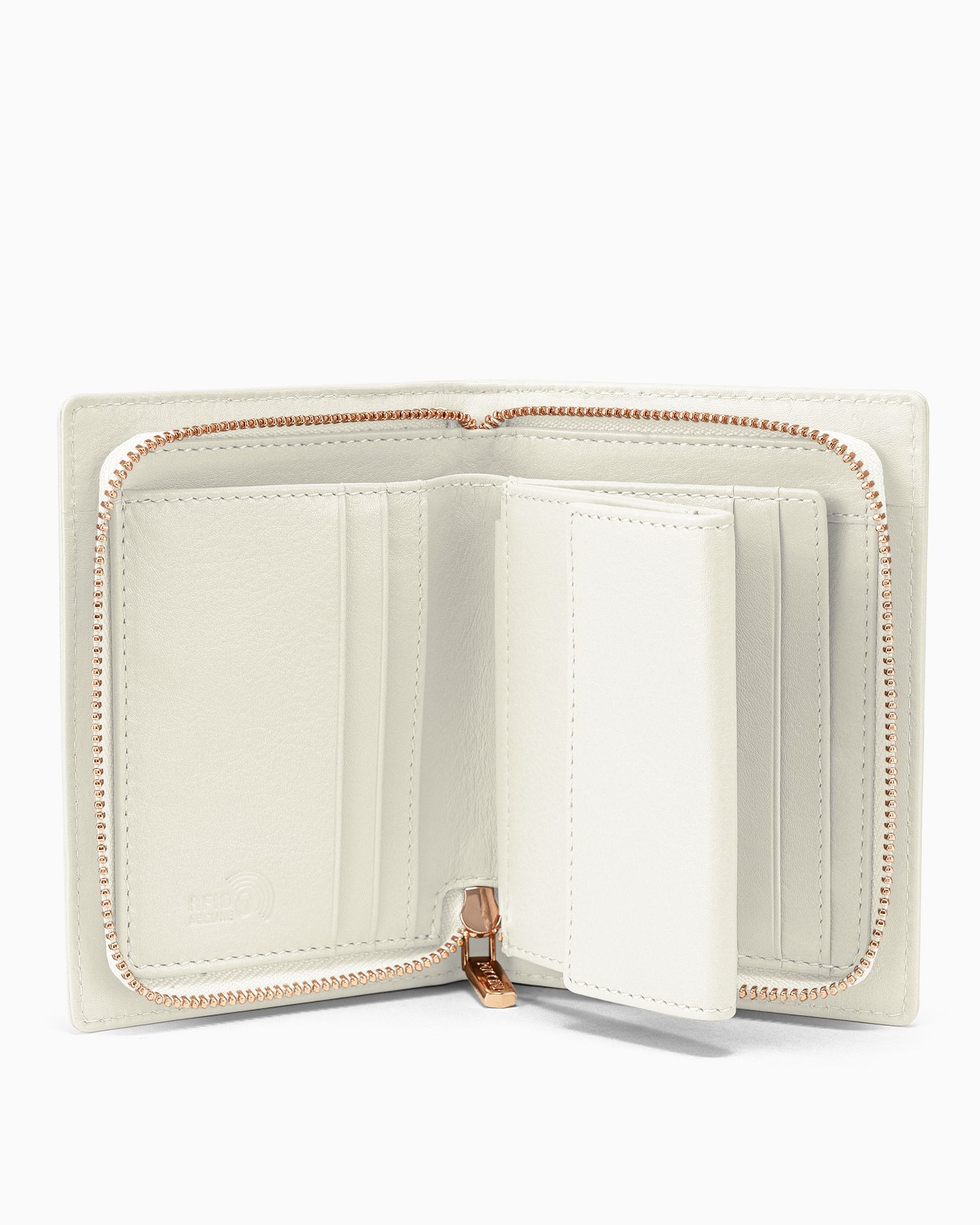 Średni damski portfel skórzany zapinany na zamek biały