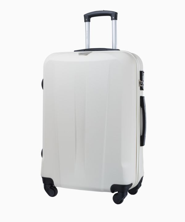 Biała średnia walizka na czterech kołach