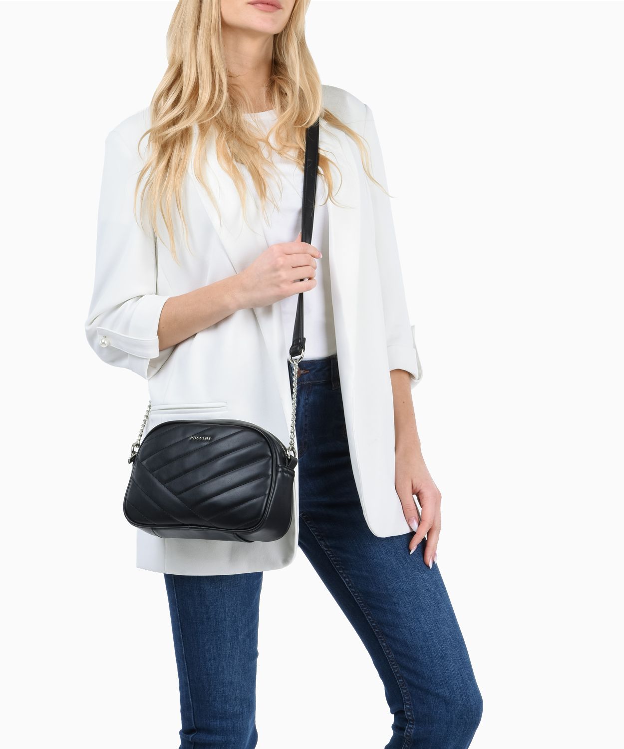 Czarna listonoszka z ozdobnymi przeszyciami na łańcuszkach