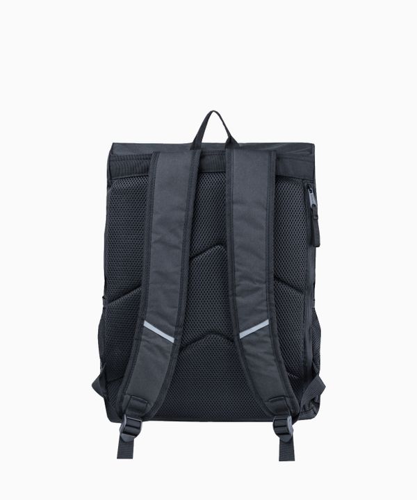 Duży antracytowy plecak z kieszeniami